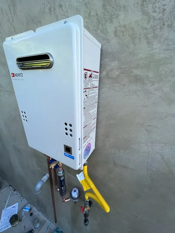 Tankless water heater installation for La Fontaine homes
